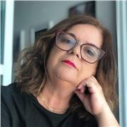 Mestre em Direito, com vasta experiência em advocacia corporativa